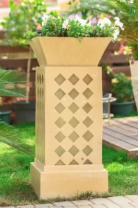 احواض زرع عمود ورد ابيض