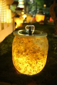 شلالات ونوافير بإضاءة لون أصفر