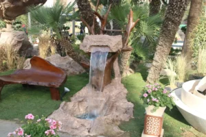 شلالات ونوافير صخري وخشب